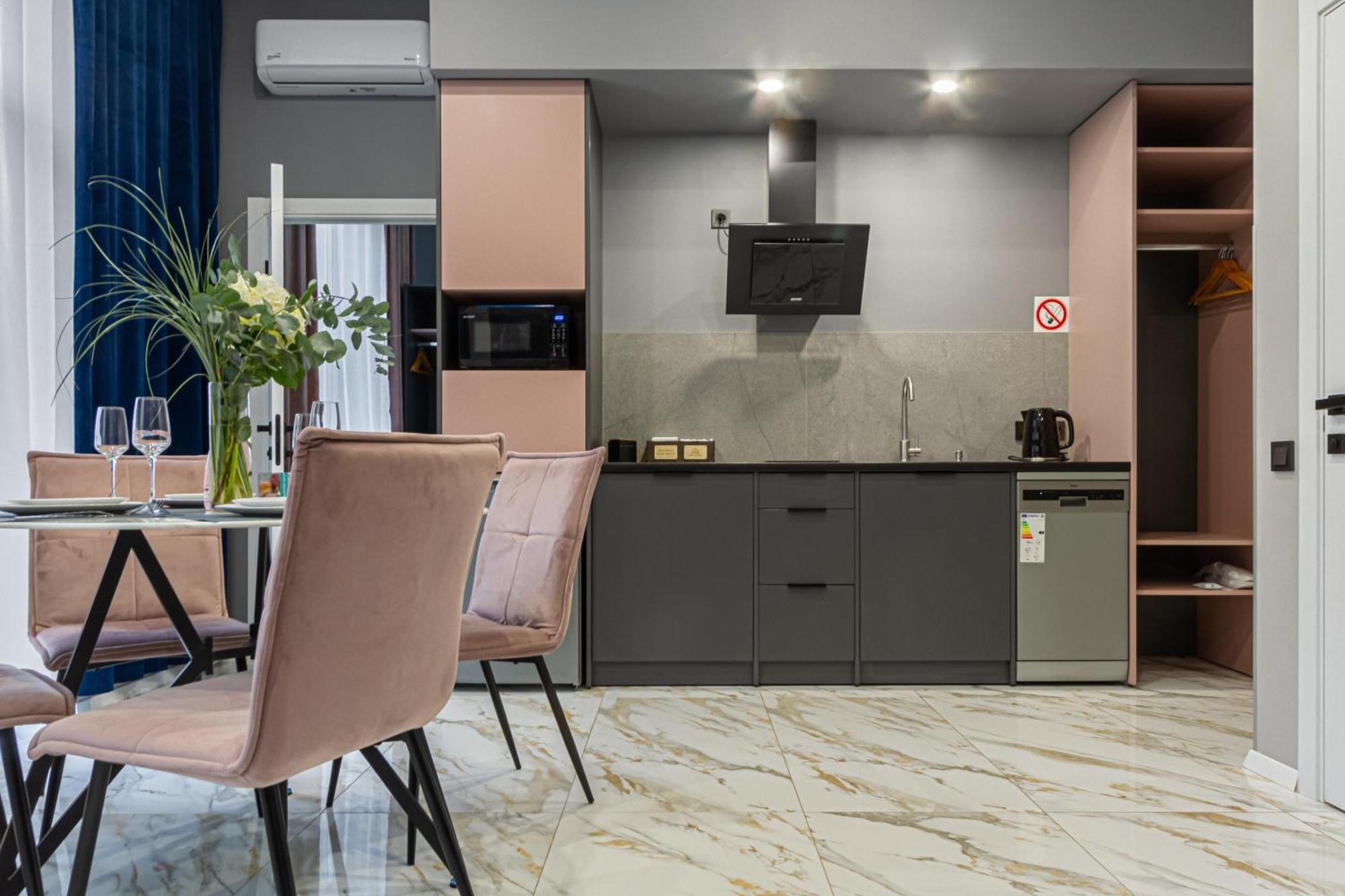 Family Residence Boutique Apartments Λβιβ Εξωτερικό φωτογραφία