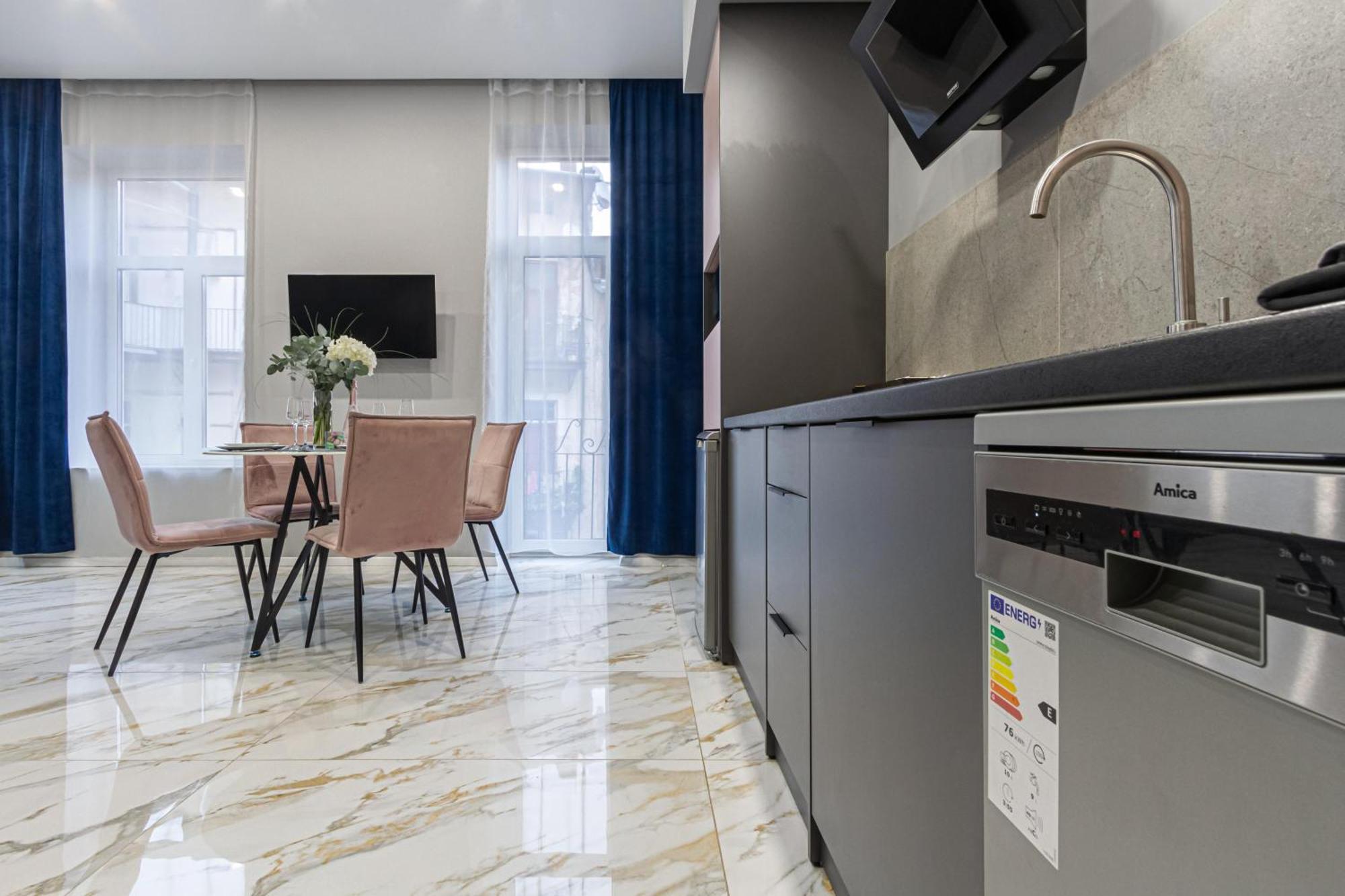 Family Residence Boutique Apartments Λβιβ Εξωτερικό φωτογραφία